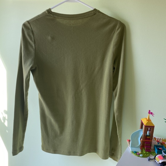 2 Sonoma Women's Tops in Green, and Red size XS. 1 Tek Gear in Pink size Small. - Picture 6 of 14
